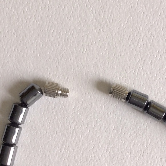 “V” Beaded Hematite Necklace - Picture 3 of 5